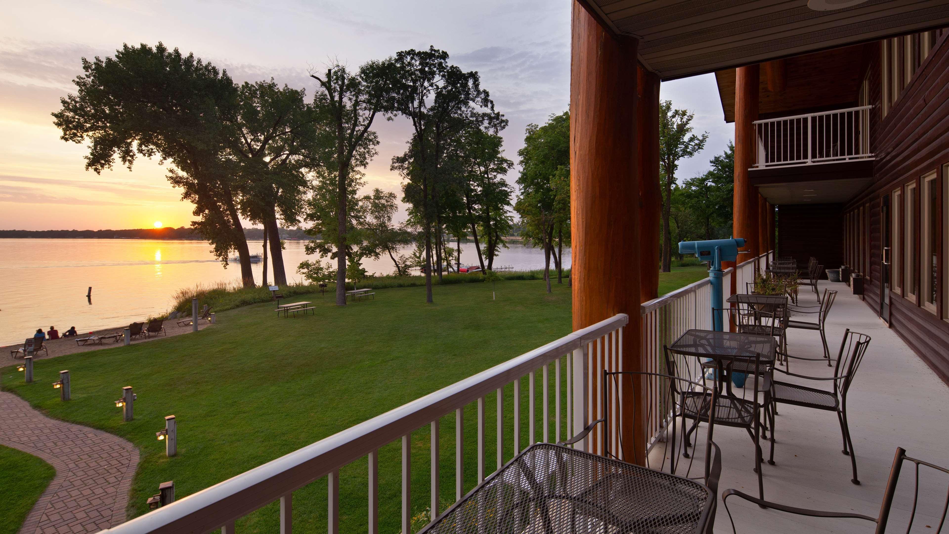 Best Western Premier The Lodge On Lake Detroit Детройт-Лейкс Экстерьер фото